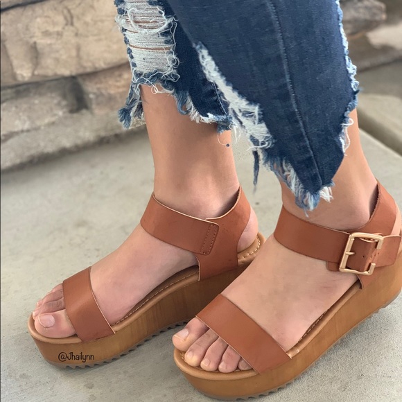LAST 6 Tan platform sandals HP 🌻 - Picture 5 of 7